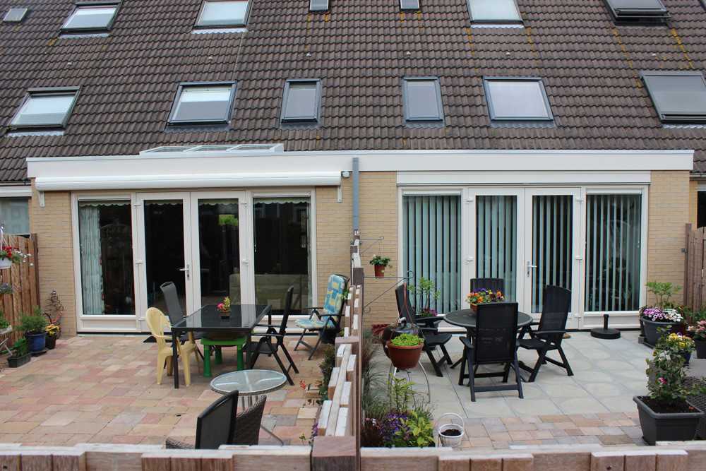 aanbouw aan woningen buren